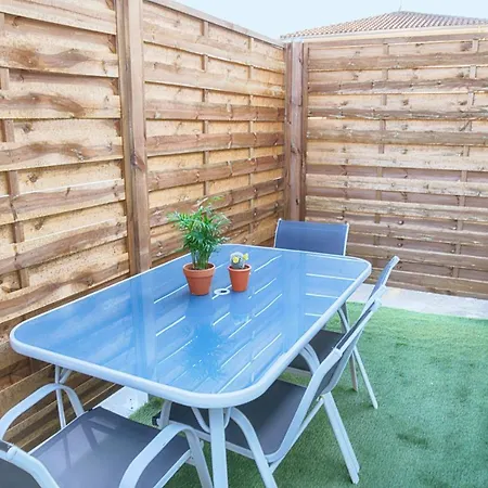 T2 Avec Terrasse, Parking Et Wifi דירה *