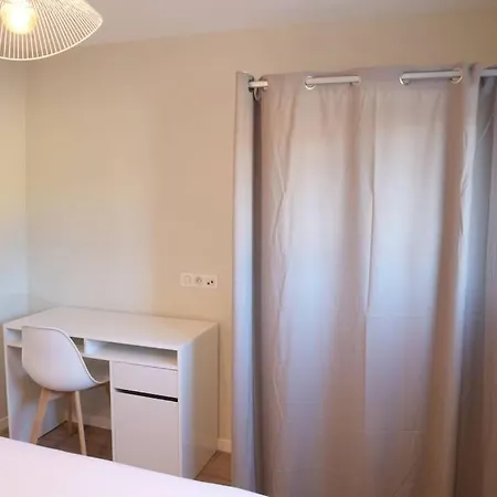 T2 Avec Terrasse, Parking Et Wifi דירה אנגולם